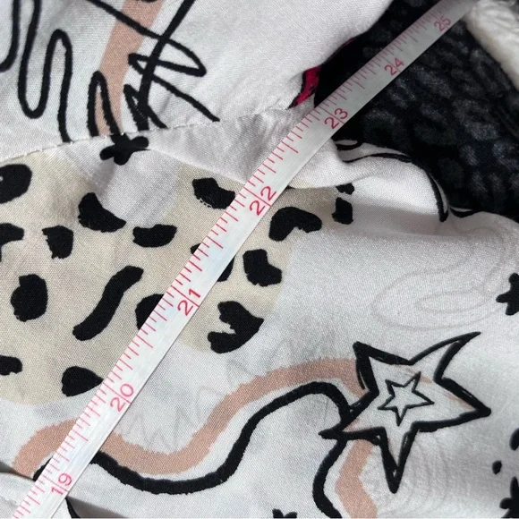 Chic White Printed Button down Blouse with Red hearts   For Valentines size XL - Picture 6 of 6